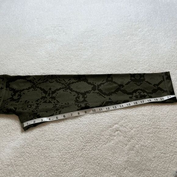 Lululemon LikeNew Wunder‎ Under Crop 6 Ziggy Snake Fatigue Green Full-On Luon - Picture 10 of 11